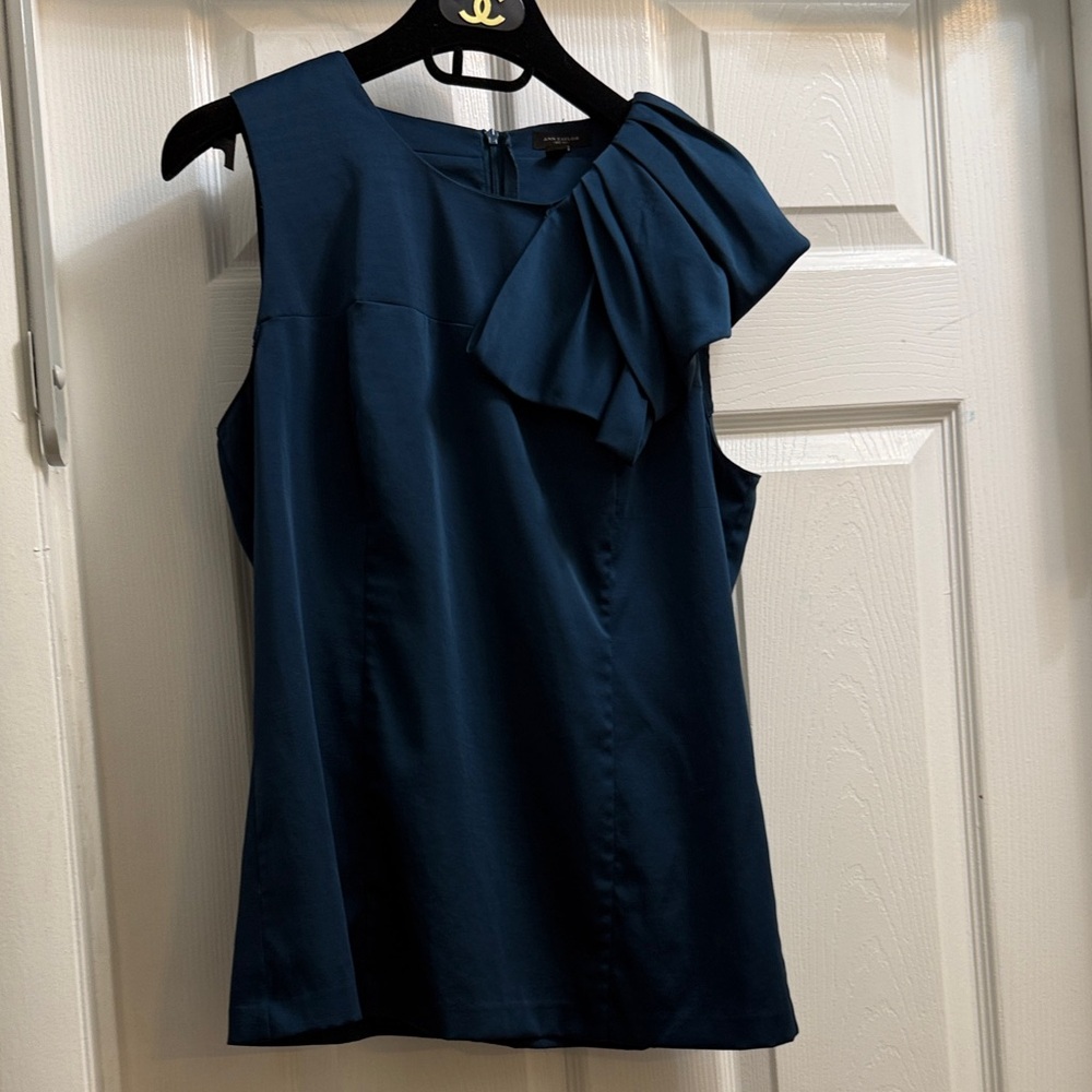 Ann Taylor Sleeveless Bow-Accent Top in Navy Blue